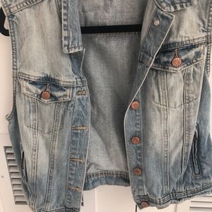 Jean Vest! Worn Twice Super Soft M/L